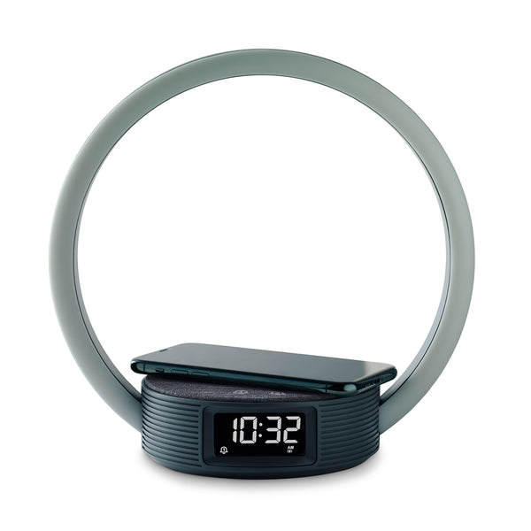 Beurer wake up light med mobiltelefon liggende på oplader